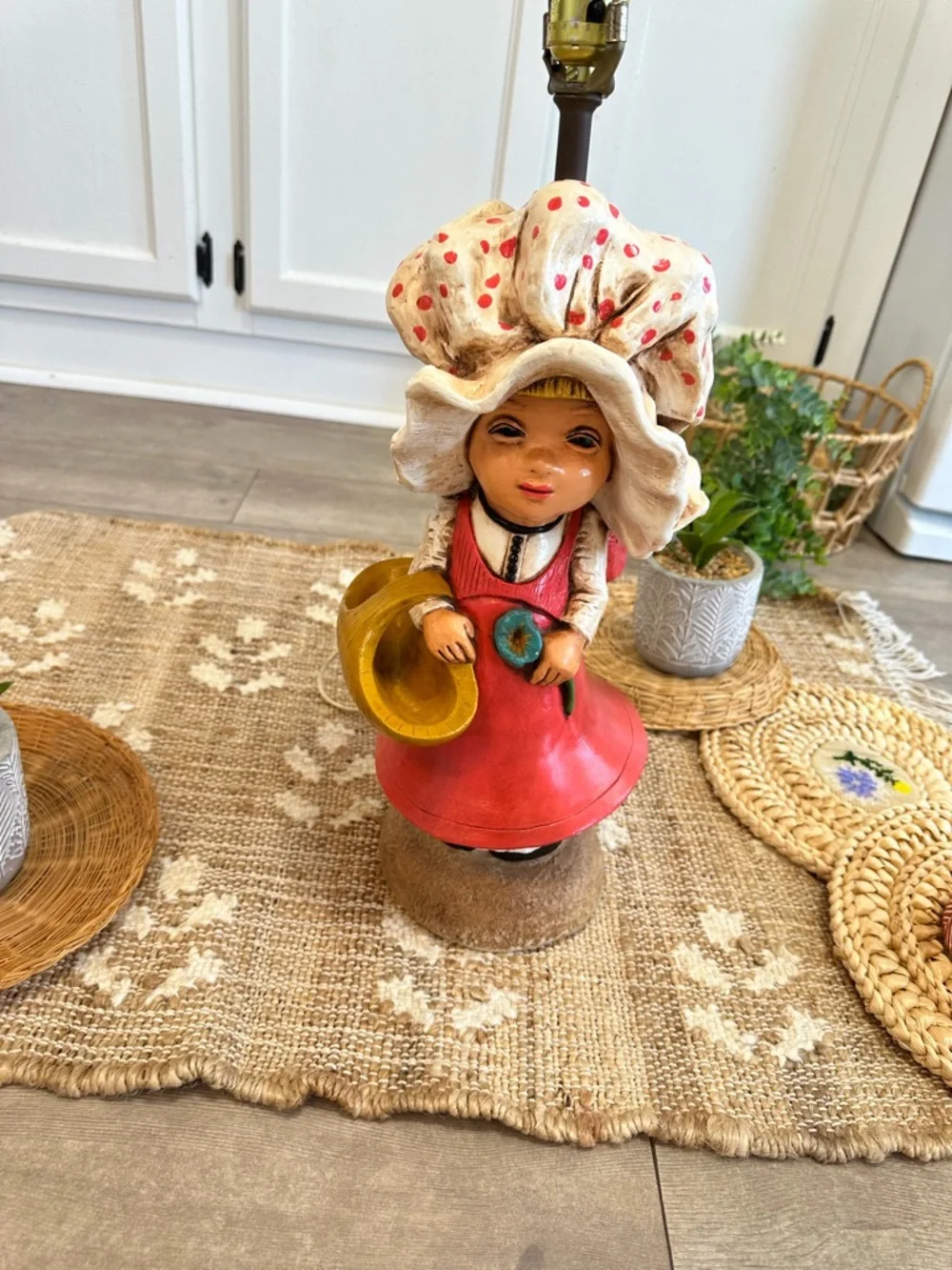 Vintage 1975 Ceramic Bonnet Girl table Lamp Holly Hobby Like Cottage Home Accent